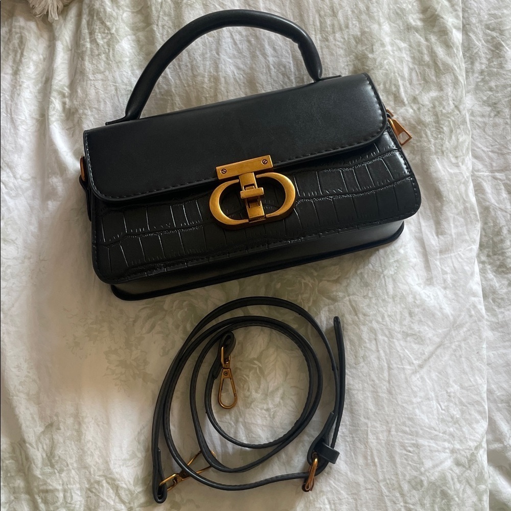 Chic Black Small faux leather Handbag with copper Gold Hardware - Picture 5 of 6